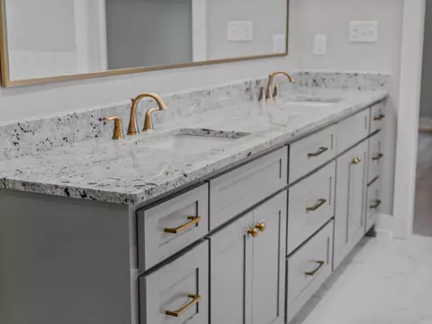 Bath - 7105 Cold Creek Dr, Alexander, AR 72002 photo 2 of 8