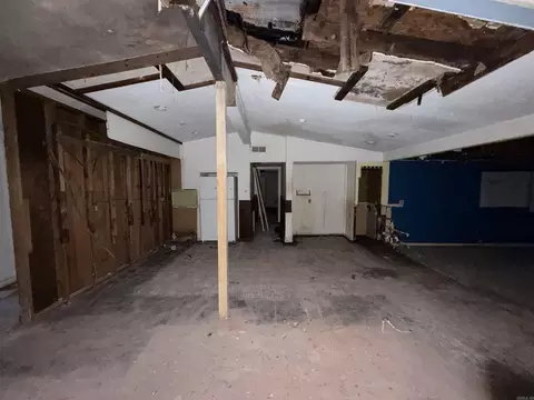 Entry Way - 7 Longmeadow Dr, Pine Bluff, AR 71603 photo 7 of 9