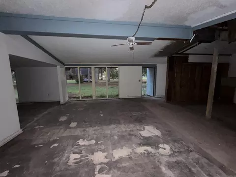 Living - 7 Longmeadow Dr, Pine Bluff, AR 71603 photo 6 of 12