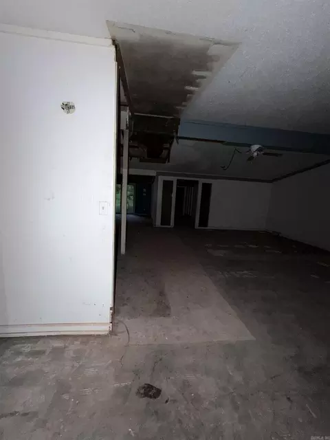 Entry Way - 7 Longmeadow Dr, Pine Bluff, AR 71603 photo 1 of 9