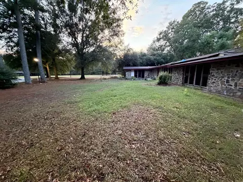 Exterior - 7 Longmeadow Dr, Pine Bluff, AR 71603 photo 10 of 15