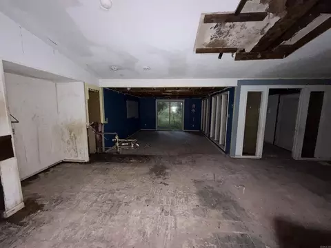 Living - 7 Longmeadow Dr, Pine Bluff, AR 71603 photo 10 of 12