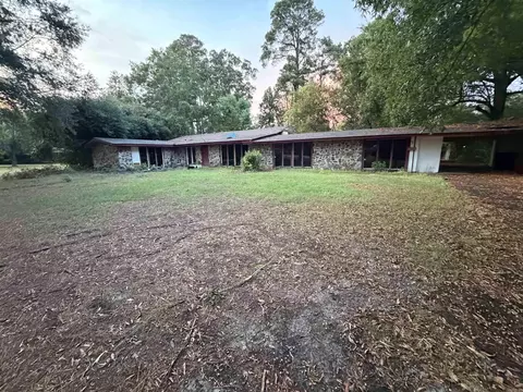 Exterior - 7 Longmeadow Dr, Pine Bluff, AR 71603 photo 2 of 15