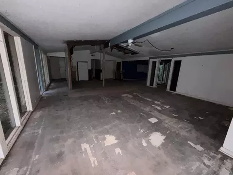 Living - 7 Longmeadow Dr, Pine Bluff, AR 71603 photo 5 of 12