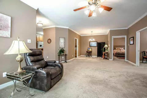 Living - 2602 Laurel, Benton, AR 72015 photo 5 of 9