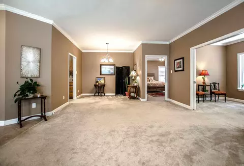 Living - 2602 Laurel, Benton, AR 72015 photo 6 of 9