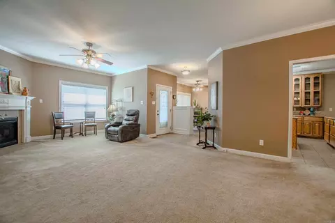 Living - 2602 Laurel, Benton, AR 72015 photo 8 of 9