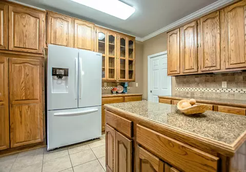 Kitchen - 2602 Laurel, Benton, AR 72015 photo 6 of 6