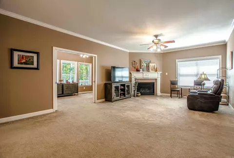 Living - 2602 Laurel, Benton, AR 72015 photo 2 of 9