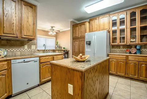Kitchen - 2602 Laurel, Benton, AR 72015 photo 5 of 6