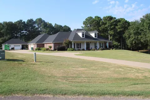 899 Deerwood Ln, Nashville, AR 71852