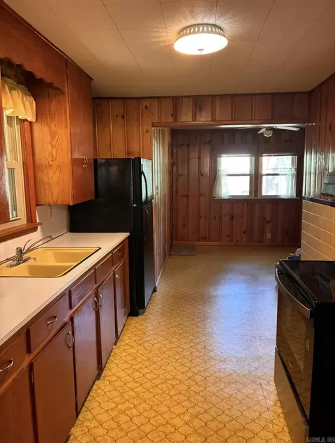 Kitchen - 24 Ann Loop, Conway, AR 72032 photo 1 of 2