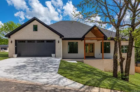 222 Cromwell Ct, Hot Springs, AR 71901