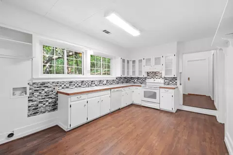 Kitchen - 175 Acklin Gap Rd, Conway, AR 72032 photo 1 of 2