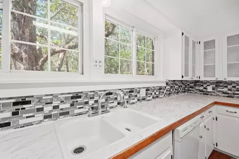 Kitchen - 175 Acklin Gap Rd, Conway, AR 72032 photo 2 of 2