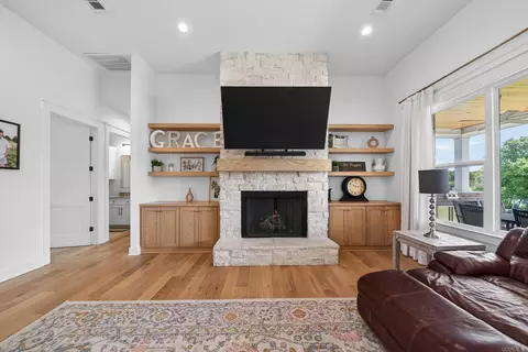 Living - 1586 Calcutta Dr, Cabot, AR 72023 photo 2 of 3
