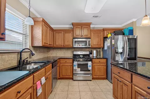 Kitchen - 3500 Hampton Dr, Benton, AR 72015 photo 3 of 3