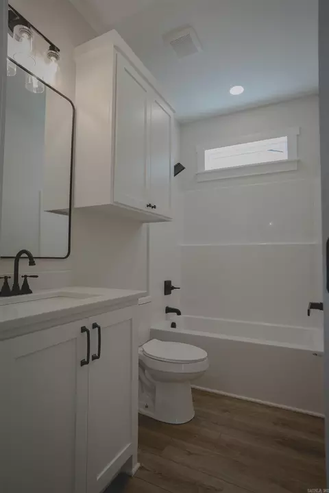 Bath - 196 Pearson St, Benton, AR 72015 photo 3 of 3