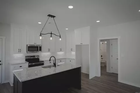 Kitchen - 196 Pearson St, Benton, AR 72015 photo 2 of 3