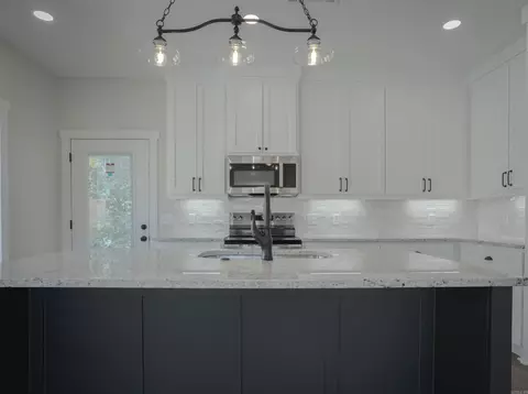 Kitchen - 196 Pearson St, Benton, AR 72015 photo 3 of 3