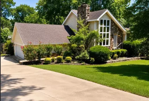 1804 Deerwood Dr, Jonesboro, AR 72404