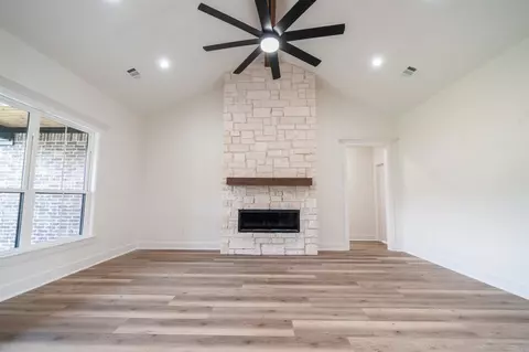 Living - 14 Albion Ct, Cabot, AR 72023 photo 3 of 6