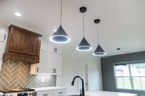 Kitchen - 14 Albion Ct, Cabot, AR 72023 photo 3 of 6