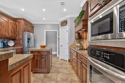 Kitchen - 1500 S Beach St, Conway, AR 72034 photo 4 of 4