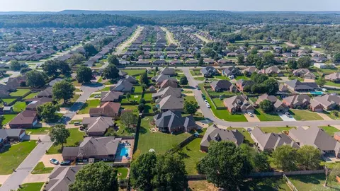 View/Area - 1500 S Beach St, Conway, AR 72034 photo 2 of 3