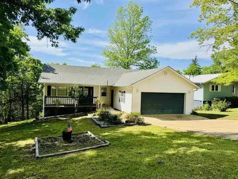 100 Powhatan Dr, Cherokee Village, AR 72529
