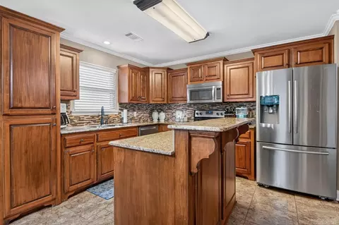Kitchen - 5421 William Ln, Bryant, AR 72022 photo 3 of 4