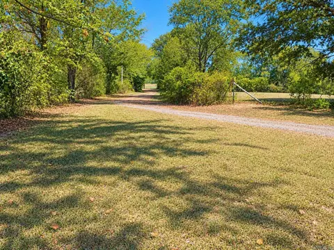 Exterior - 811 Central Rd, Horatio, AR 71842 photo 7 of 9