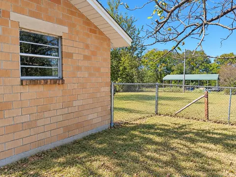Exterior - 811 Central Rd, Horatio, AR 71842 photo 2 of 9
