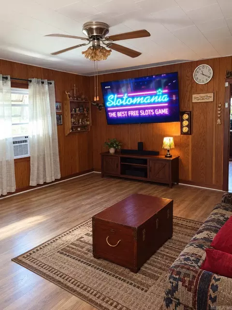 Living - 811 Central Rd, Horatio, AR 71842 photo 2 of 3