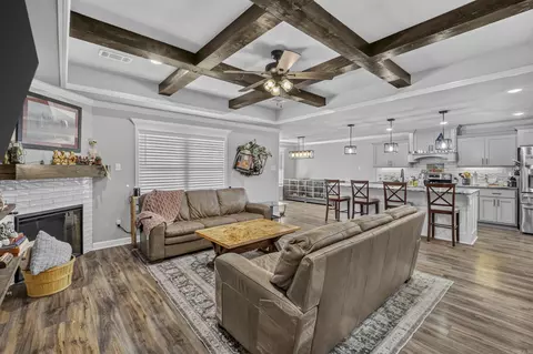 Entry Way - 37 Aberdeen Dr, Cabot, AR 72023 photo 3 of 7
