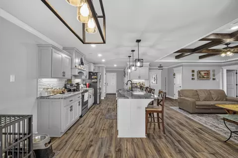 Entry Way - 37 Aberdeen Dr, Cabot, AR 72023 photo 6 of 7