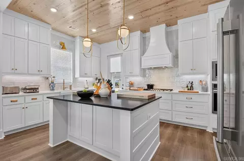 Kitchen - 9 W Citron, Bryant, AR 72022 photo 4 of 4