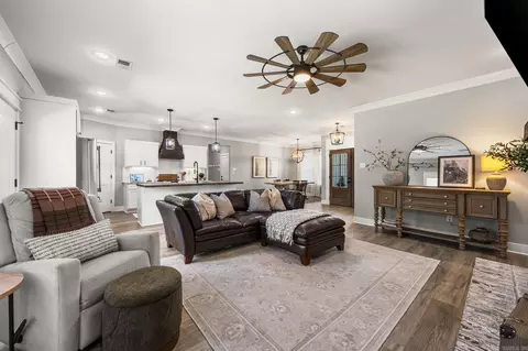 Living - 110 J B Ln, El Paso, AR 72045 photo 3 of 3