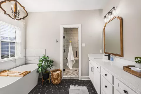 Bath - 110 J B Ln, El Paso, AR 72045 photo 1 of 3