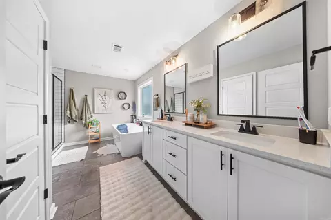 Bath - 1503 Del Rey Ct, Benton, AR 72019 photo 1 of 8