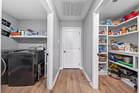 Entry Way - 1503 Del Rey Ct, Benton, AR 72019 photo 3 of 5