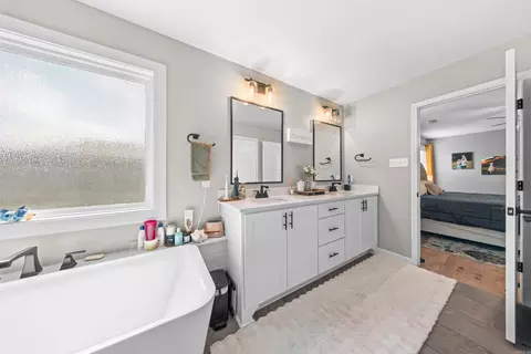 Bath - 1503 Del Rey Ct, Benton, AR 72019 photo 4 of 8
