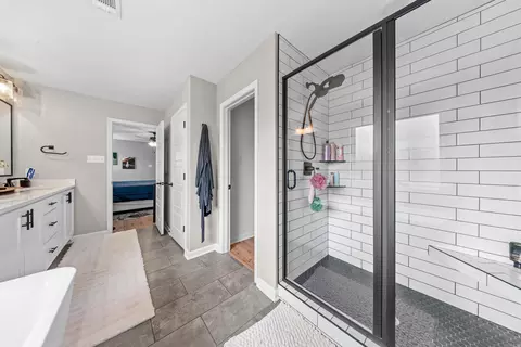 Bath - 1503 Del Rey Ct, Benton, AR 72019 photo 2 of 8