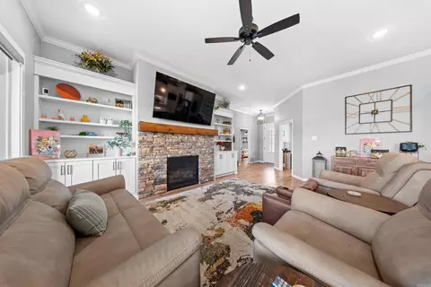 Living - 1503 Del Rey Ct, Benton, AR 72019 photo 1 of 2