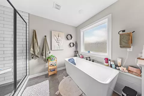 Bath - 1503 Del Rey Ct, Benton, AR 72019 photo 3 of 8