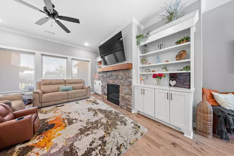 Living - 1503 Del Rey Ct, Benton, AR 72019 photo 2 of 2