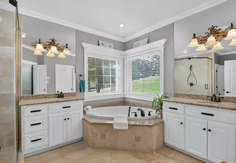 Bath - 21 Gleneagle Dr, Cabot, AR 72023 photo 1 of 5