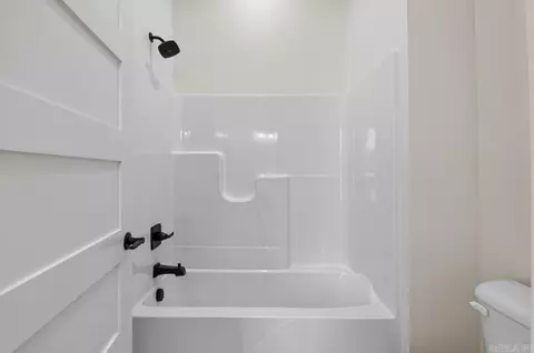 Bath - 7030 Star Dust Ln, Alexander, AR 72002 photo 1 of 7