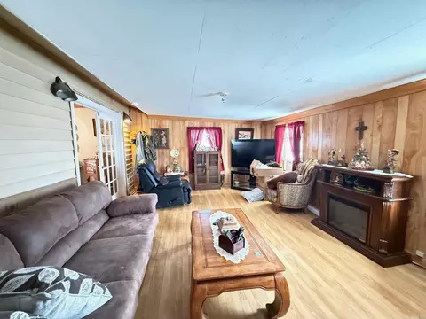 Living - 715 Jason St, Clinton, AR 72031 photo 3 of 3