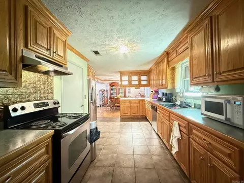Kitchen - 715 Jason St, Clinton, AR 72031 photo 2 of 2